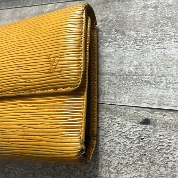 LOUIS VUITTON Yellow Epi Leather Porte Tresor Wallet - Picture 12 of 13